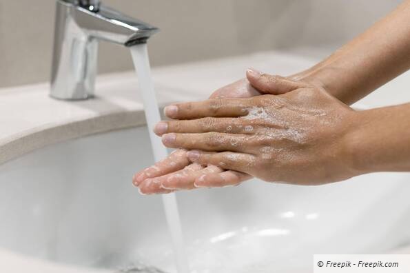 csm person washing hands close up 01.jpg 64f0145dadde32fde17cbee1825e13a9 37e029457e