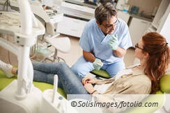 csm Zahnarzt Patienten aufklaeren Fotolia 128974908 M.jpg 13452355ada7f1cb8dd366b8b8dd2fe6 3154ef379c